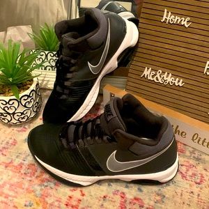 Woman’s Nike VISI PRO 5- Basketball High-Top Sneakers- Size. 9.5 TTS- EUC